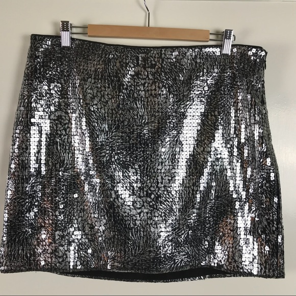Banana Republic Dresses & Skirts - BR sz 16 Banana Republic Sequin Silver Black Skirt